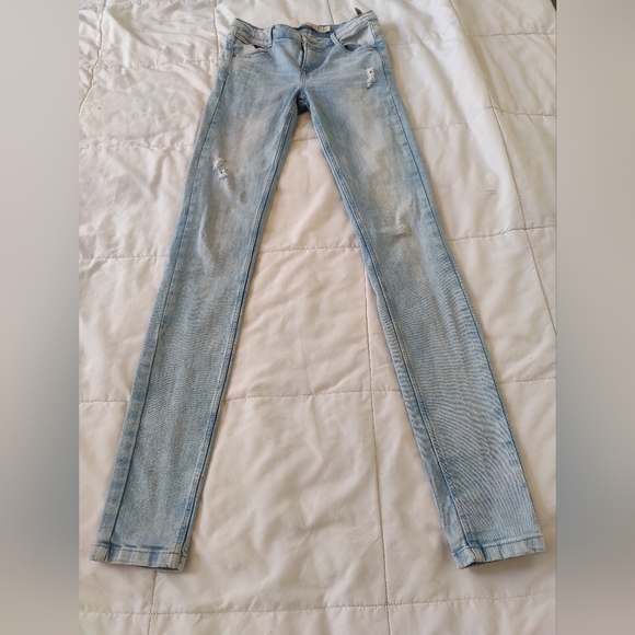 Zara Premium Wash Skinny Jeans (Light Stonewashed Denim) 💙 👖 (Size 2) - Picture 6 of 16